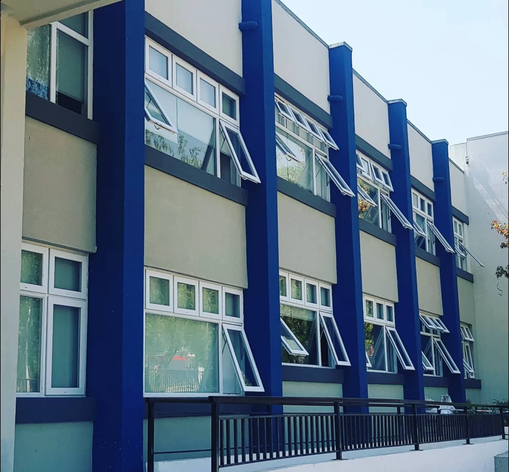 Técnico especialista en ventanas y cristales